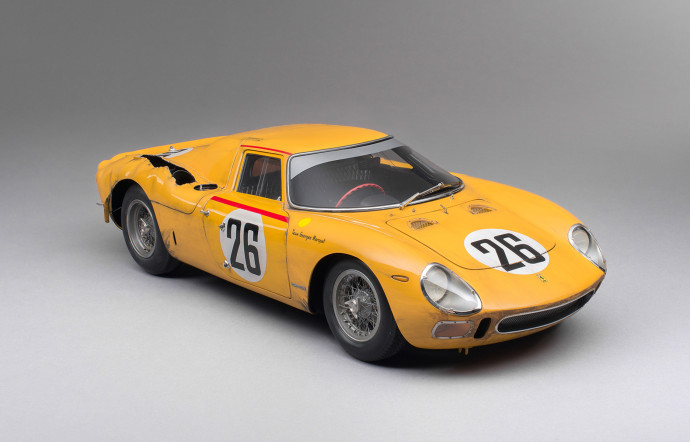 Ferrari 250 LM reproduite à l’échelle 1/8, soit d’une longueur de 60 cm. www.amalgamcollection.com