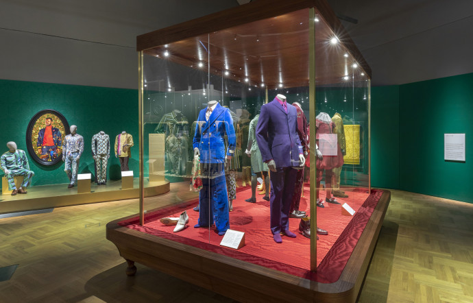 « Fashioning Masculinities », Victoria & Albert Museum, Londres, jusqu’au 6 novembre. www.vam.ac.uk