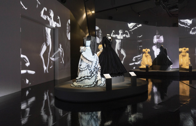 « Fashioning Masculinities », Victoria & Albert Museum, Londres, jusqu’au 6 novembre. www.vam.ac.uk