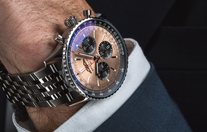 Breitling Navitimer B01 Chronograph 43, boîtier de 43 mm en acier (ou or rouge), calibre 01 manufacture automatique, lunette bidirectionnelle, fonctions heure, minute, seconde, chronographe, date, épaisseur de 13,7 mm, réserve de marche de 70 heures, fond en verre saphir, bracelet en acier ou en cuir surpiqué. À partir de 7 450 €. www.breitling.com