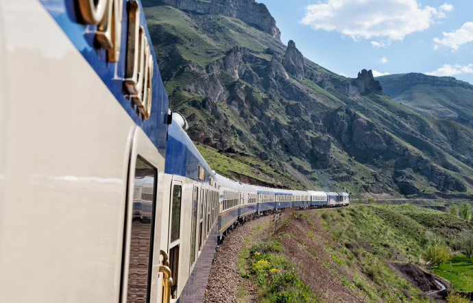 goldeneagleluxurytrains.com