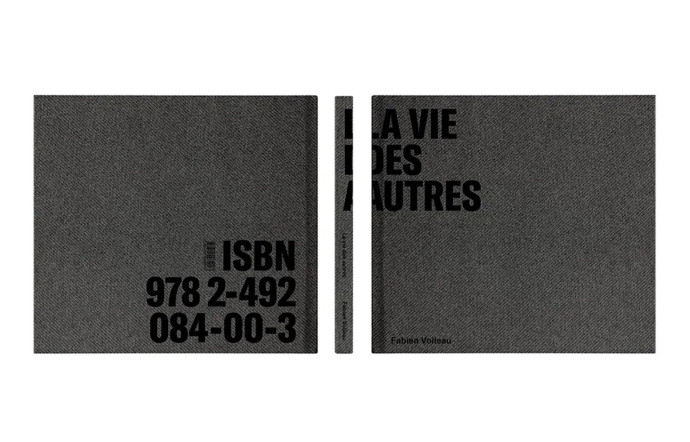 La Vie des autres, photos de Fabien Voileau, textes de Marc Bertinelli, diection artistique Les Others, 144 p., 45 €. fabienvoileaushop.bigcartel.com