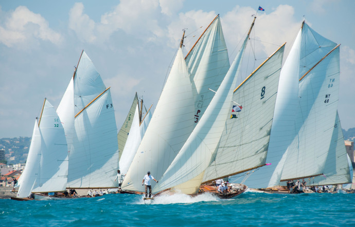 Depuis 1996, la fine fleur du yachting classique se retrouve traditionnellement début juin aux Voiles d’Antibes, brillant rendez-vous des yachts les plus élégants. 