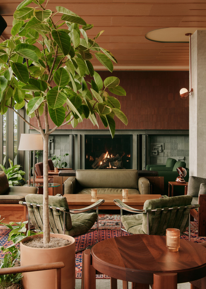 Cocktails, tapas et feu de cheminée à Evangeline, le bar en rooftop du Ace (voir encadré).