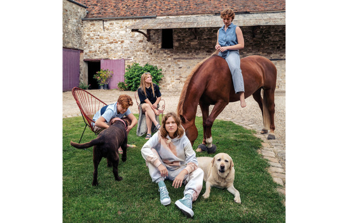 Dimanche, Emma Peters (Local).