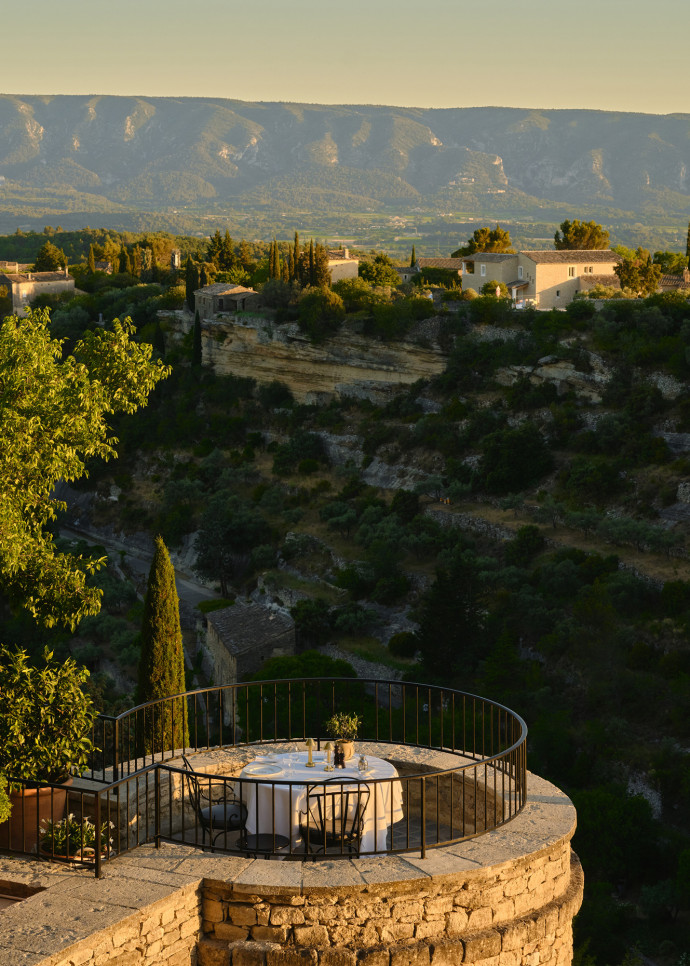 La terrasse de la Bastide de Gordes, aux faux-airs de Piémont.
