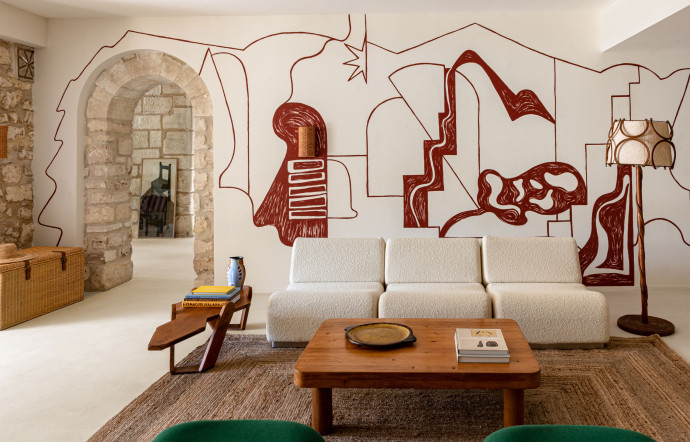 L’Étoile des Baux conjugue le luxe discret et l’esprit d’une maison d’artistes, aux Baux-de-Provence, dans le massif des Alpilles.