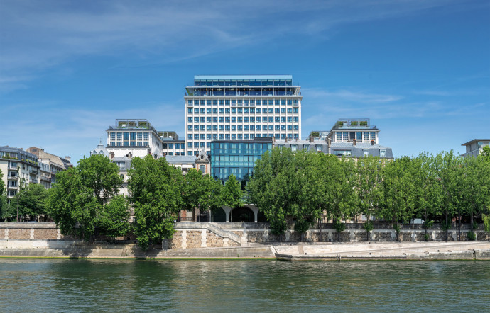 Vue de La Félicité depuis les quais de Seine.