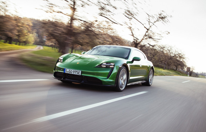 La Porsche Turbo S Cross Turismo, modèle Mamba Green Metallic