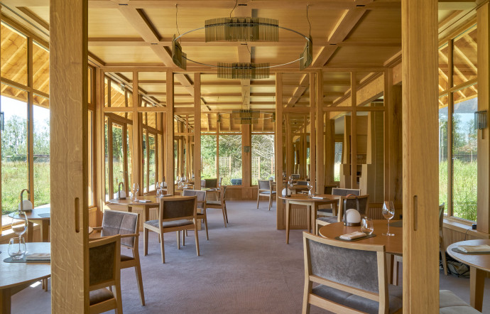 Le Favori, l’étoilé des lieux, ouvre un an après l’hôtel et l’auberge.