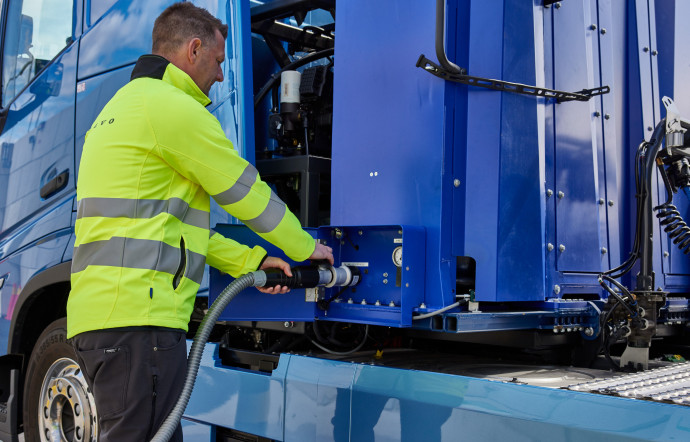 Développé par de nombreux constructeurs, le camion hydrogène bat à plate couture le camion électrique à batterie en matière d’autonomie.