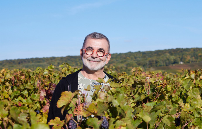 Après trente années passées à vinifier au sein de l’entreprise familiale Gosset-Brabant, Christian Gosset a décidé de prendre son indépendance et de lancer son propre domaine. Sur les 5 hectares que comprend son vignoble, 3 sont classés grand cru, majoritairement à Aÿ (90 %) et Chouilly.