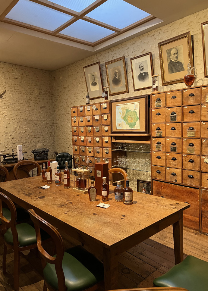 Chez Bache-Gabrielsen, à Cognac, on s’adonne au spiritourisme. Une pratique de plus en plus plébiscitée par les maisons de cognac pour faire redécouvrir leur savoir-faire.