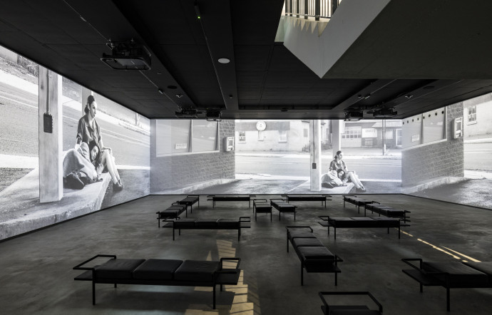 La Gallerie d’Italia de Turin met en perspective photojournalisme, photographie contemporaine et sujets d’actualité à travers des expositions temporaires.