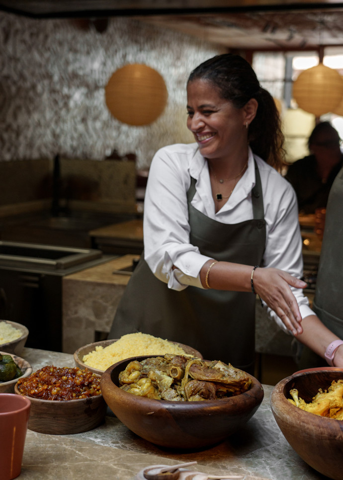 Si le projet a mis du temps à se concrétiser, c’est que les conditions d’emploi des femmes en restauration – horaires contraignantes obligent – ne sont pas si simples au Maroc, entre accord du Ministre de l’Intérieur et autorisation du père ou du mari.