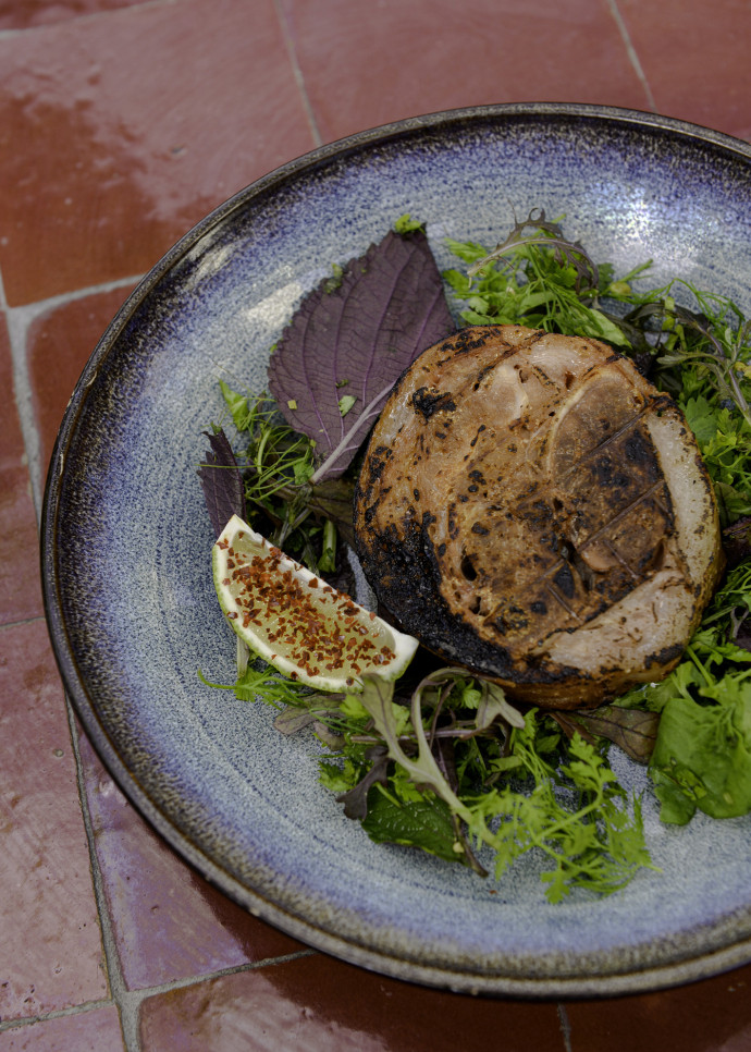 La tête de veau au barbecue, herbes, chili et lime de Patrick Nguyen proposée chez Fulgurances.