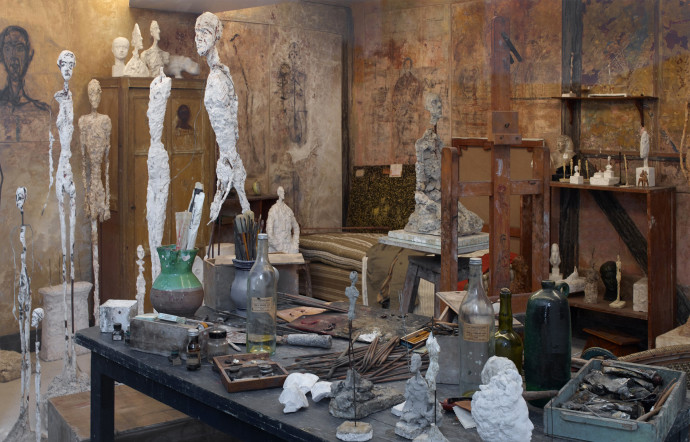 Dans l’atelier de Giacometti, reproduit à l’identique à l’Institut Giacometti, dans le XIVe arrondissement de Paris.