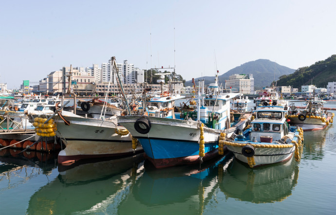 Le port de Tong-Yeung.