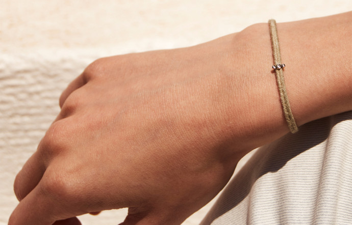 Les bijoux de Yannis Sergakis.