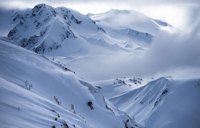 Les montagne du domaine skiable de Whistler.