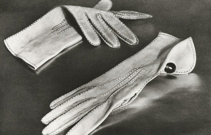The Honorable Daisy Fellowes Gloves by Dent, pour Harper’s Bazaar, 1933.