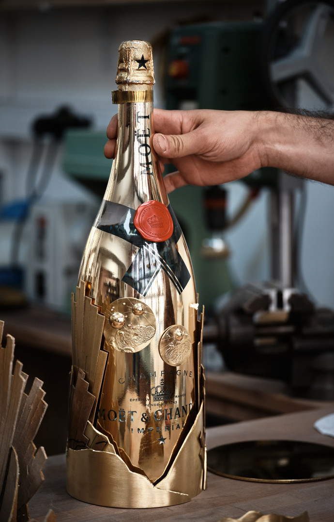La bouteille de champagne se transforme en pièce d’art à boire… ou pas !