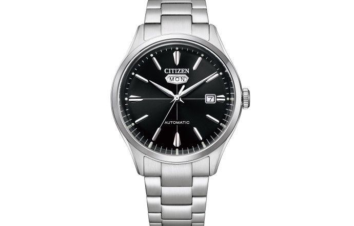 Citizen C7, boîtier de 40 mm en acier, mouvement automatique, jour à 12 h, date à 3 h, bracelet en cuir ou en acier, étanche à 50 m.