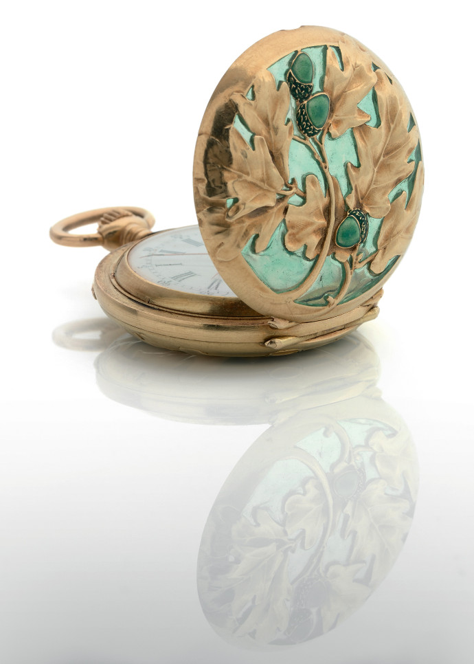 René Lalique, époque Art Nouveau. Rare montre en or 18K et émaux. Signée, numérotée. Vendue 39 000 € le 13 décembre
