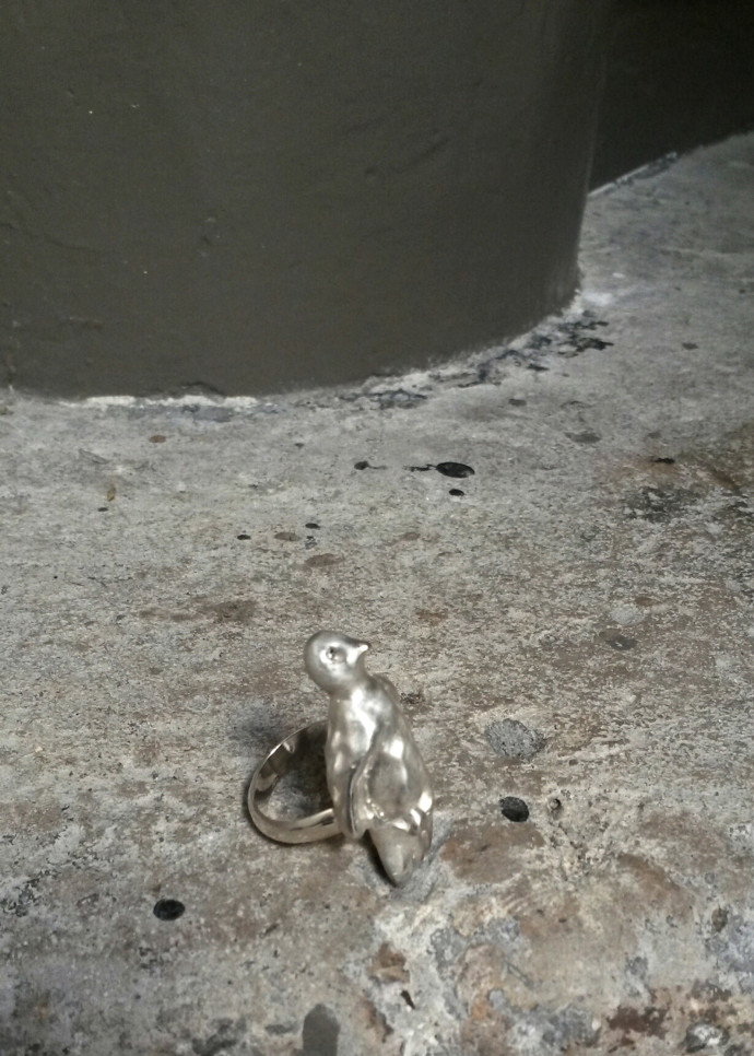 La bague Oiseau de Françoise Petrovitch.