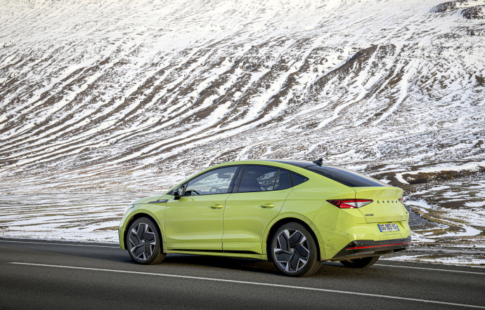 Cette finition RS, sportive, donne du style à l’Eniaq Coupé iV. Malgré tout, ce gros SUV de plus de 2 tonnes est plus confortable que vraiment sportif.
