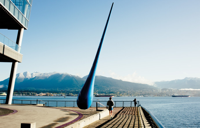 La sculpture en acier The Drop et la vasque olympique des jeux Olympiques d’hiver 2010 sont deux symboles de Downtown.