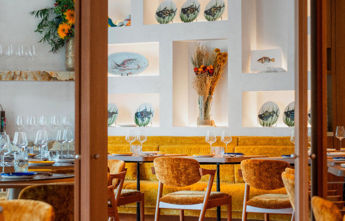 Le cadre de ce nouveau restaurant à Paris fait fi des codes de la table poissonnière.