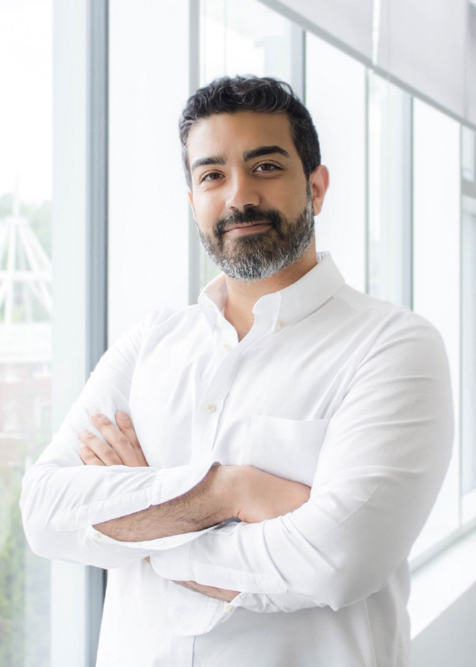 Portrait de Roham Gharegozlou, fondateur et CEO de Dapper Labs. L’un des acteurs de l’économie de Vancouver.