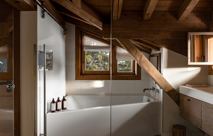 La salle de bain du chalet Le 1550 d’Iconic House.