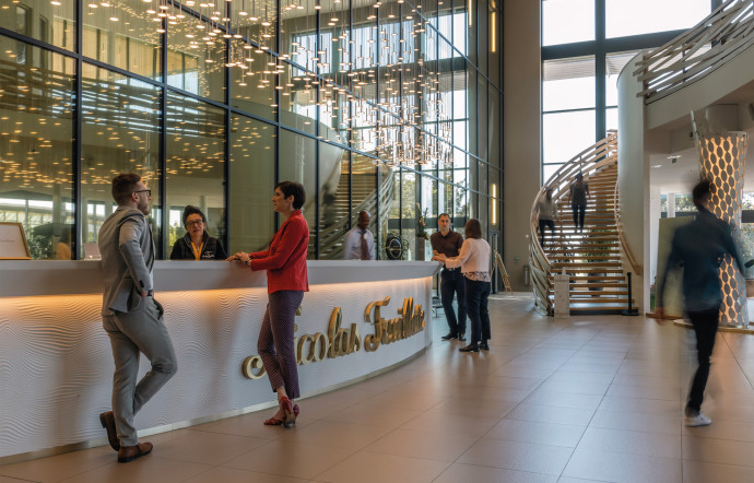Le Centre vinicole Nicolas Feuillatte, à Chouilly (Marne), première union de producteurs de champagne.