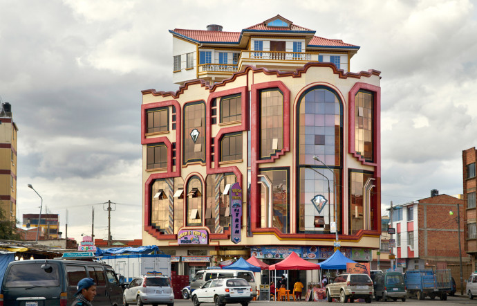 La salle des fêtes d’El Tren surmontée de son cholet, à El Alto.