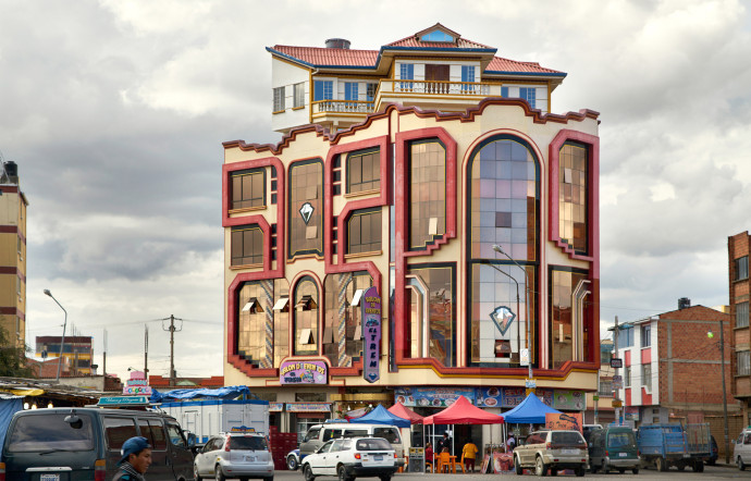 La salle des fêtes d’El Tren surmontée de son cholet, à El Alto.