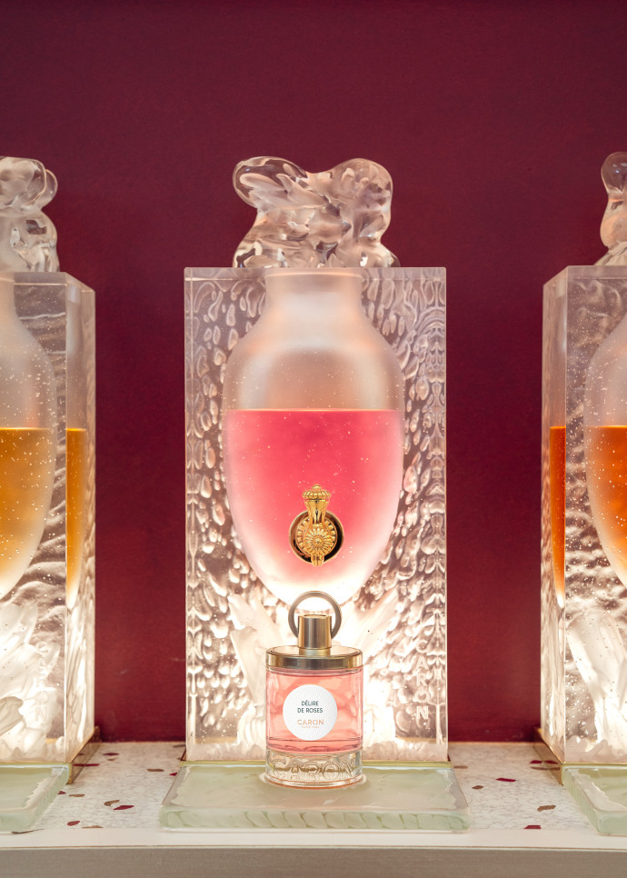 Depuis les années 80, Caron rechargeles flacons grâce à ses fontaines de parfum.