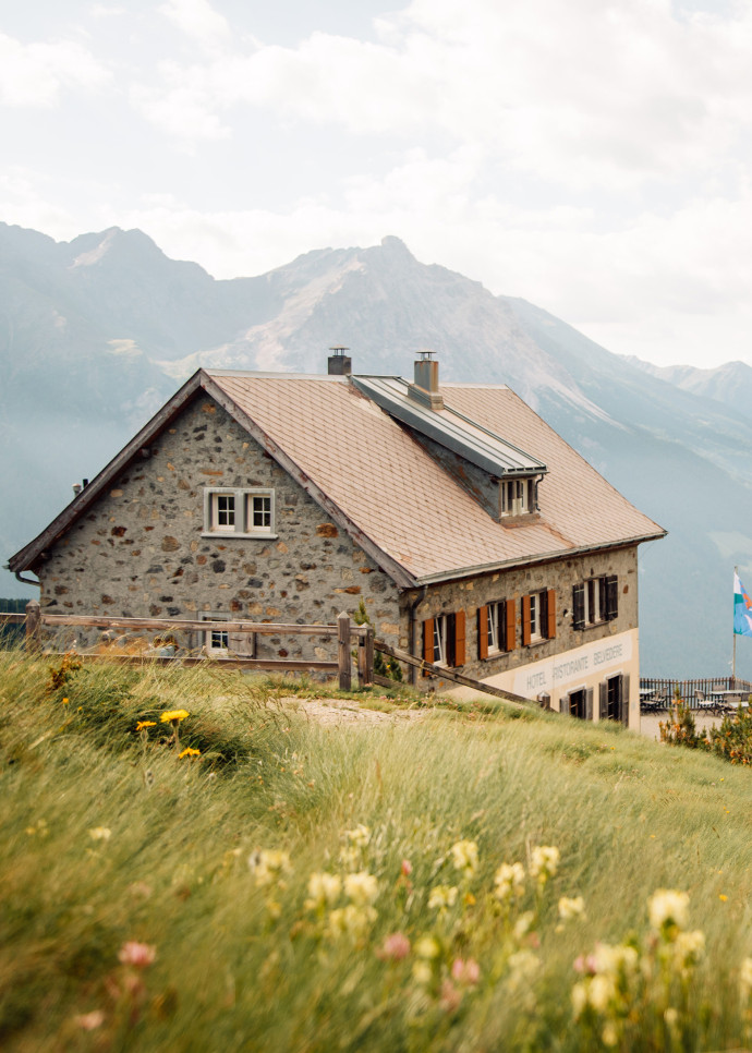 Casa Alpina Belvedere, installée au milieu de la nature, à 2189 m d’altitude, offre aussi des chambres.