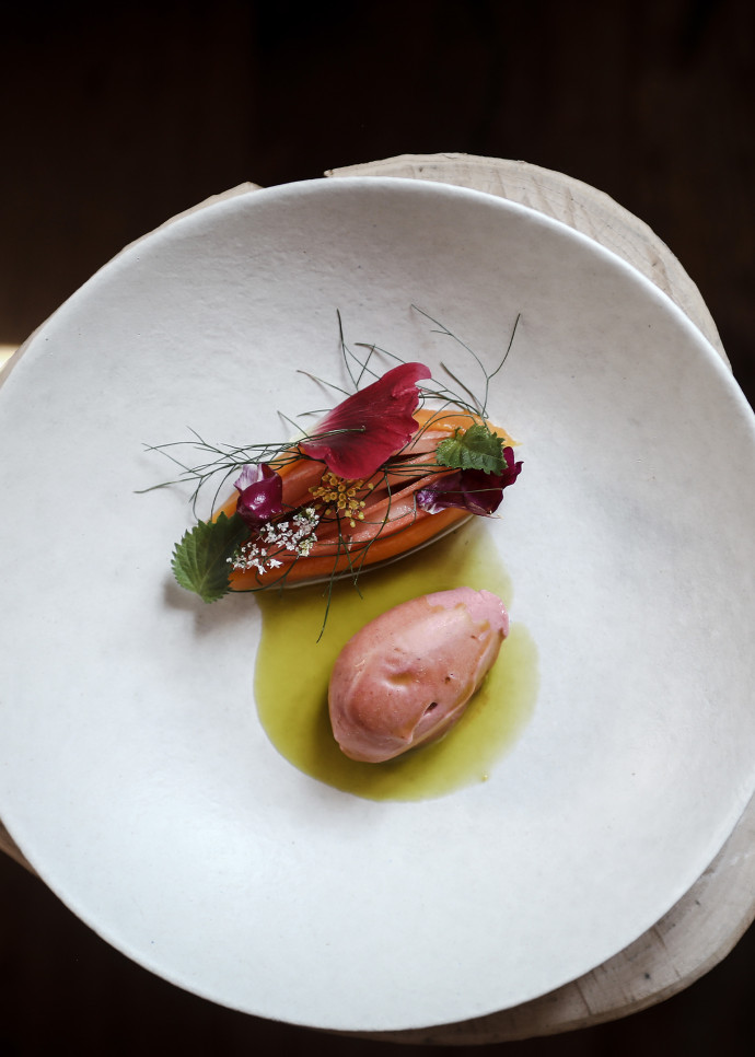 Un des dessert conçus par le chef Nicolas Darnauguilhem à La Pinte des Mossettes.
