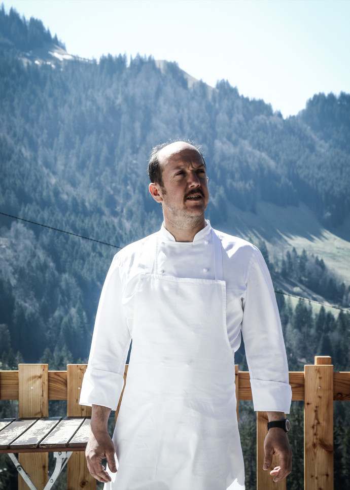 Le chef Nicolas Darnauguilhem propose une cuisine en équilibre entre saveurs paysannes et approche contemporaine.