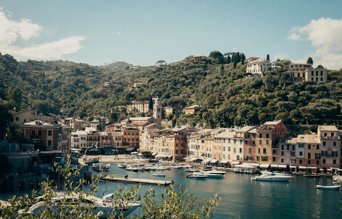 À seulement une heure des Cinque Terre, Portofino est l’un des villages les plus caractéristiques de la région Ligurie.