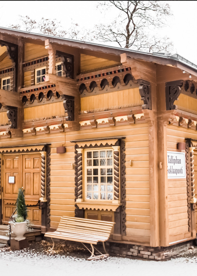 Détail. Les maisons en bois enneigées du quartier de Tallipiha, à Tampere.