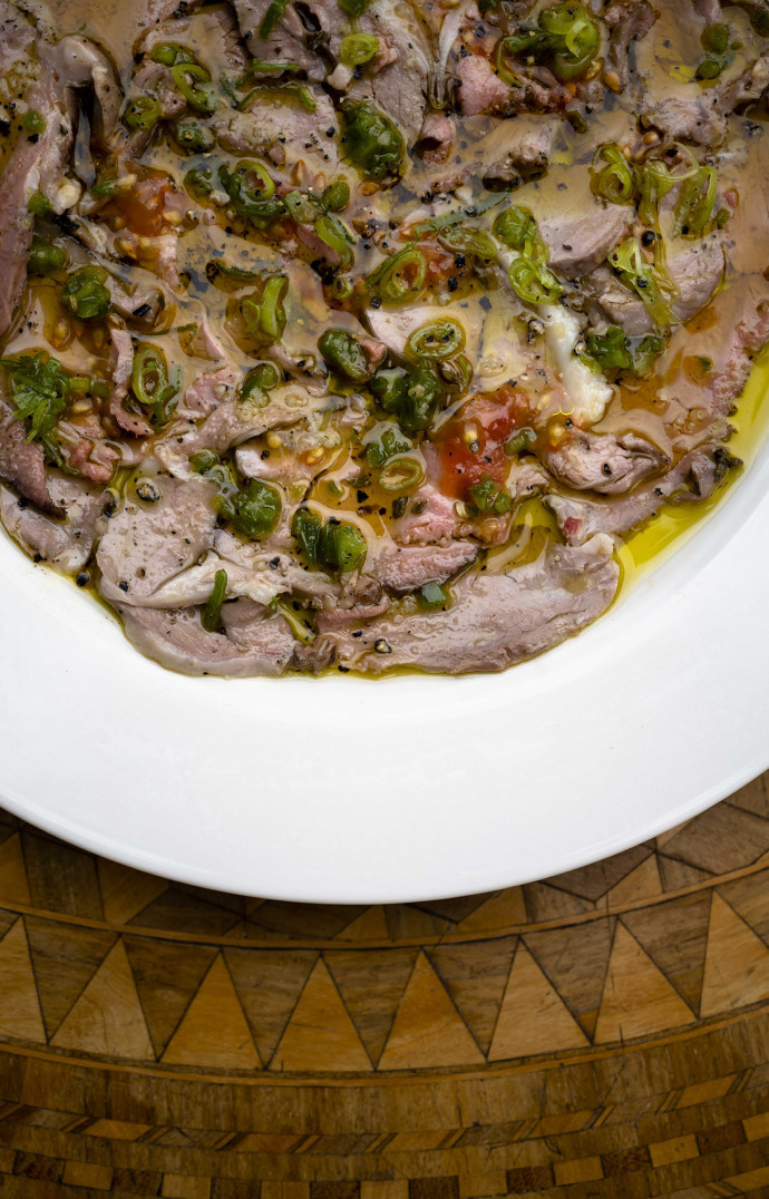 Le carpaccio de boeuf au marteau.
