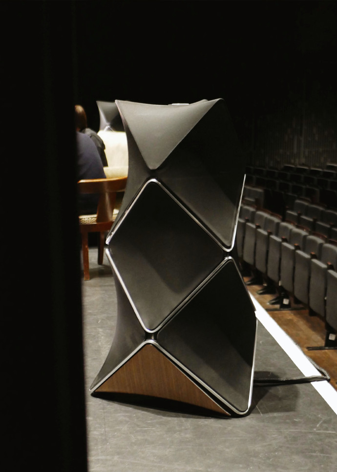 La “Beolab 90″ compte 18 haut-parleurs premium, 14 canaux d’amplificateurs ICEpower et 4 amplificateurs de classe D supplémentaires.