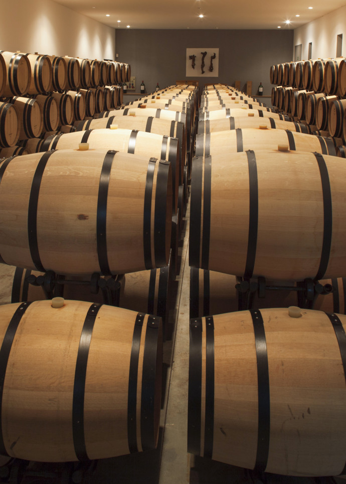 La cave du Château de Laussac, qui fait partie de l’appellation Castillon-Côtes-de-Bordeaux.