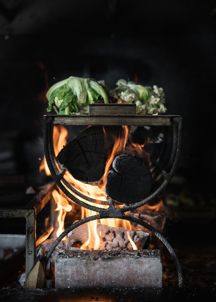 « Je cuisine simplement des produits qui viennent d’un périmètre de 15km pour les végétaux, 25 pour la viande, et 40 pour la mer », explique Florent Ladeyn, qui refuse l’étiquette du chef ‘locavore’.