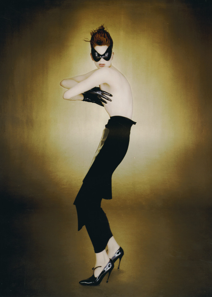 Thierry Mugler, ensemble, haute couture Printemps-été 1997, collection «Les Insectes». Photo Jean-Baptiste Mondino publiée dans Vogue Paris en mars 1997 / Mannequin Kristen McMenamy.