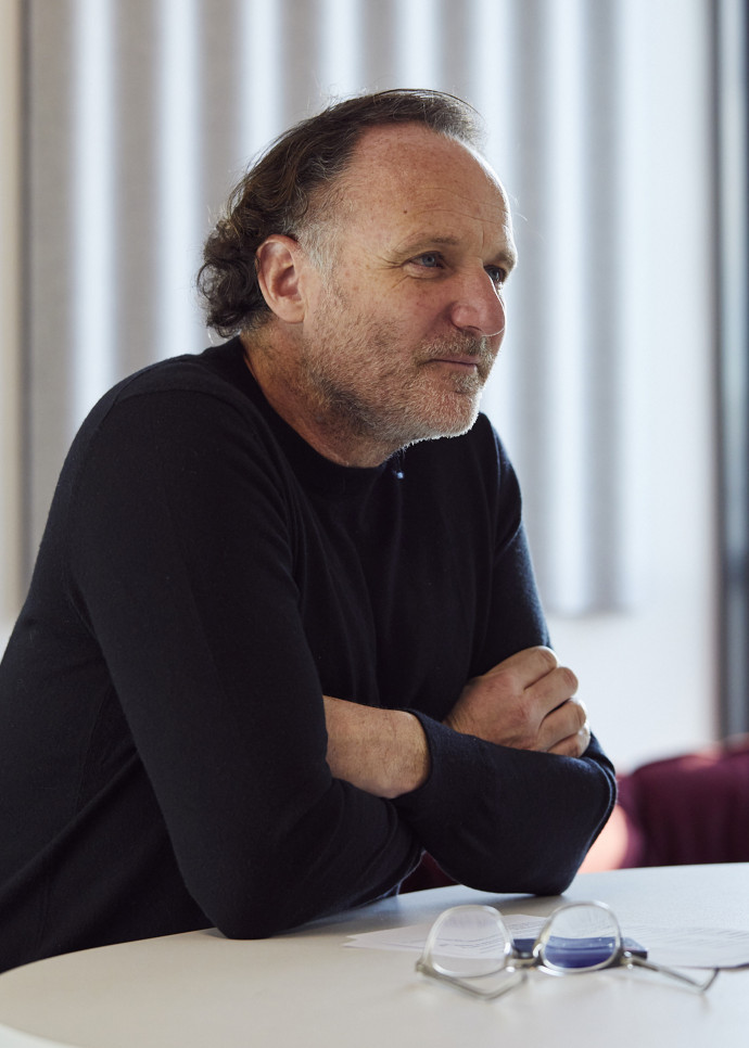 Denis Ladegaillerie, 54 ans, fait figure de personnage discret. Ses prises de parole médiatiques sont rares.