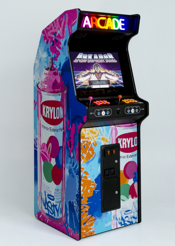 Une explosion de couleurs pour cette borne d’arcade de chez Neo Legend, inspirée de la mythique bombe de peinture.